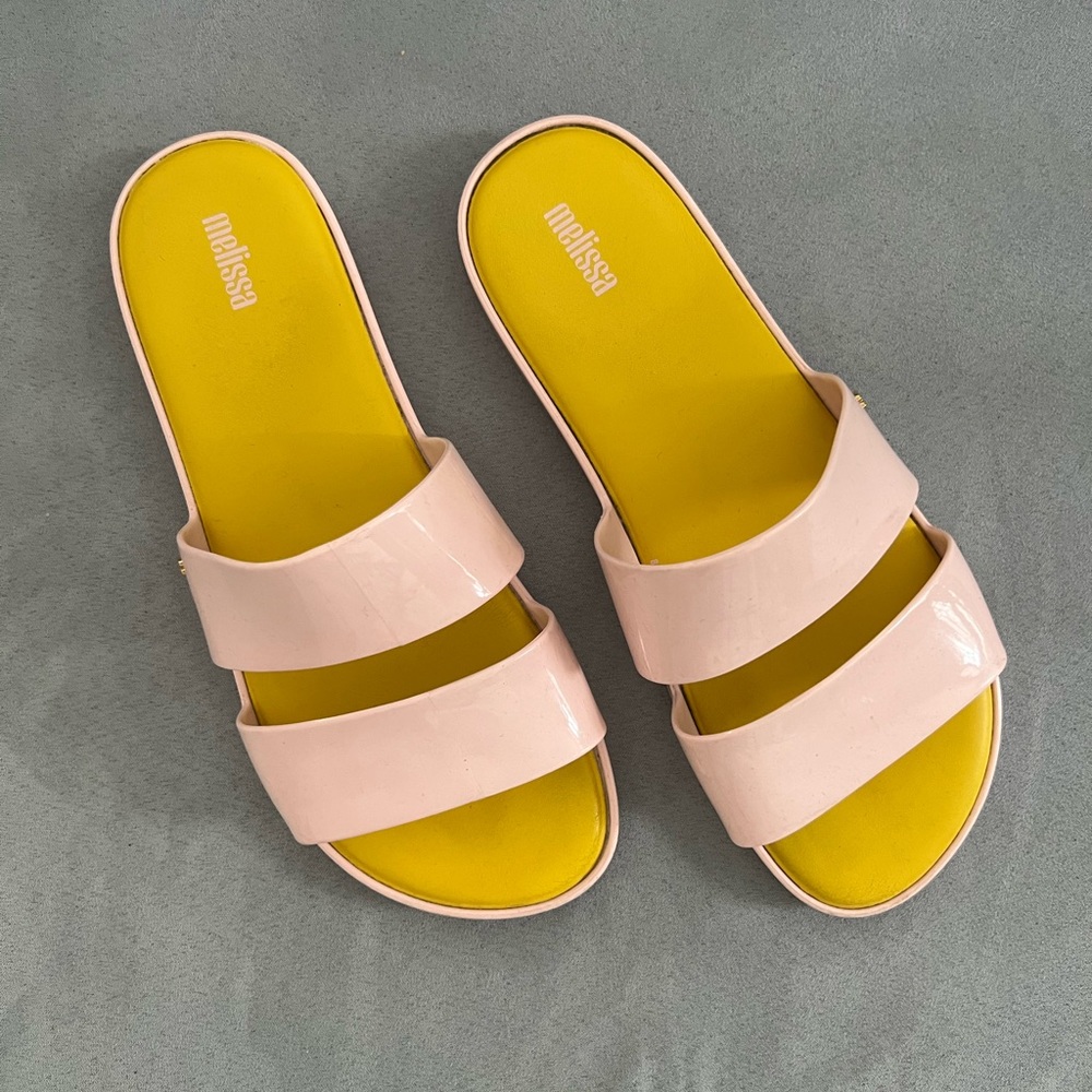 Pink jelly sandals. Size 9. 100% vegan material. Melissa.